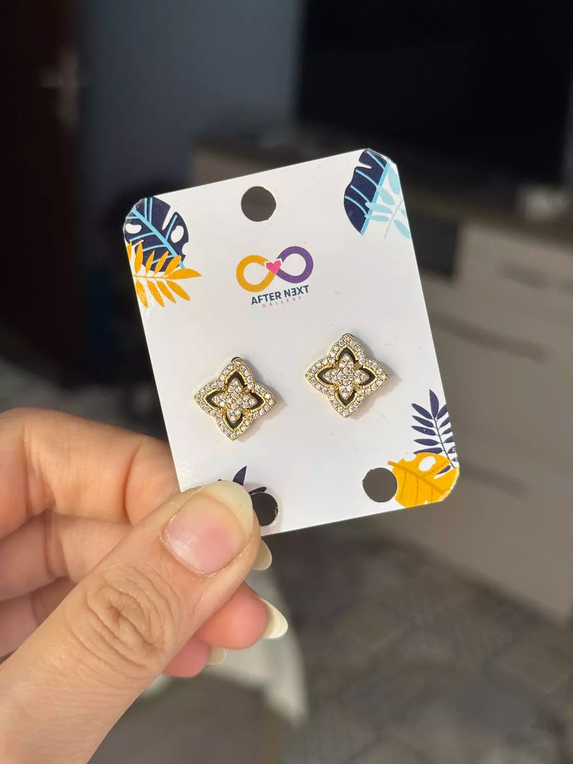 Van Cleef Struss Earrings 